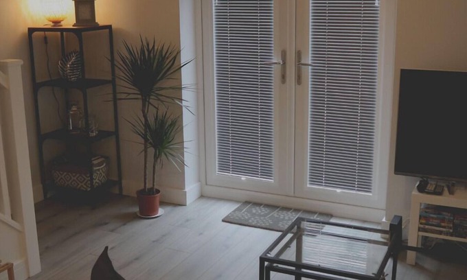 Lincoln House | 2 bed Lincoln Centre next to Hospital