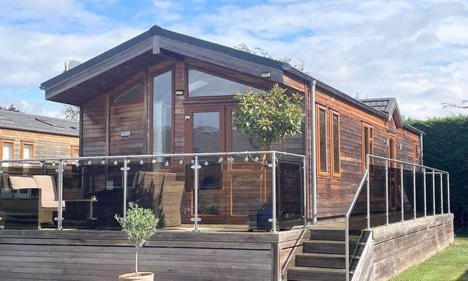 Maidenhead Cabin | 2 Bed Log Cabin w/River Views perfect for Retreat