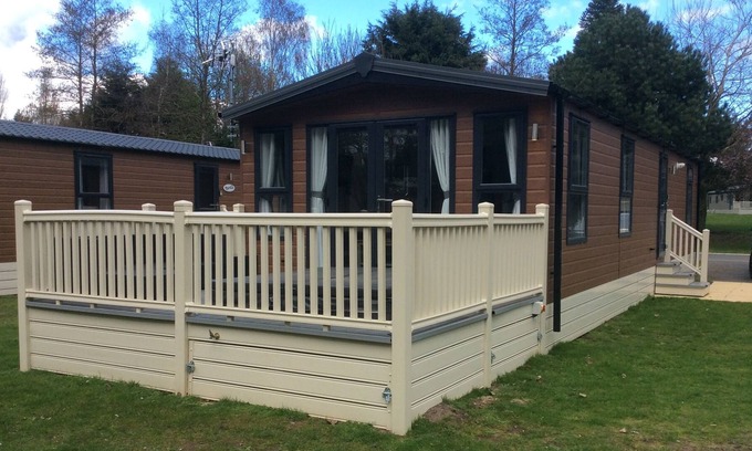 Allerthorpe Cabin | 2 Bed Luxury Lodge With Hot Tub Allerthorpe York