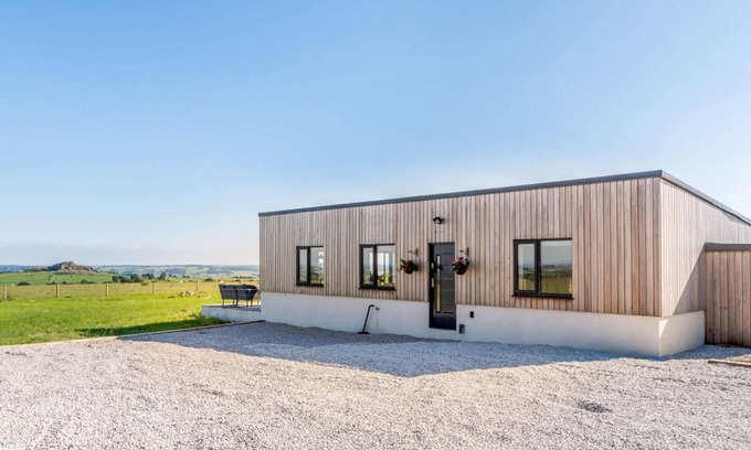Harrogate House | 2-Bed Modern Bungalow - Outstanding Country Views