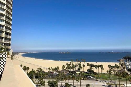 Waterfront Apartment | 2 Bed Ocean View Balconys Corner Unit LB Convention Center