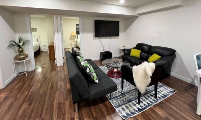 Northwest Edmonton House | 2 bed Pet Freindly bsmt suite/garage Parking