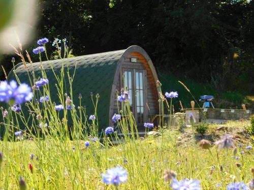 Omagh House | 2 Bed Pod Cabin-Sleeps 2-Pets-Garden-Mtn View