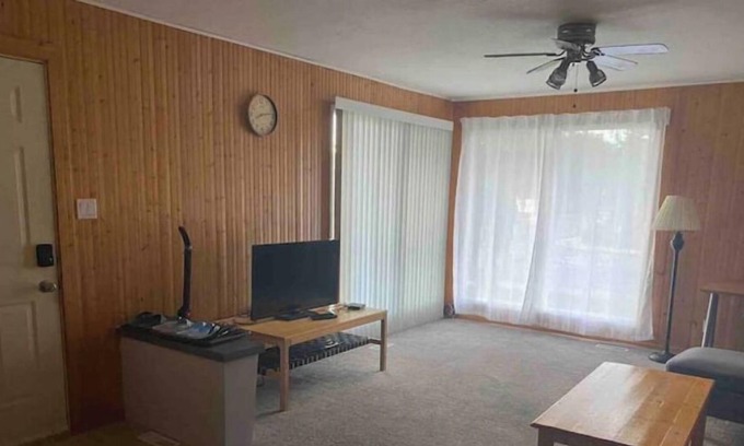 South Lethbridge House | 2-bed Room house Great Deal for longer stay