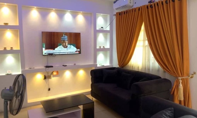 Benin City Apartment | 2 Bed-Sleeps 4-Free Parking-AirCon-3