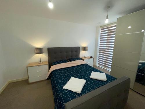 Tollington Apartment | 2 Bed-Sleeps4-Parking-Balcony-NearCityCentre