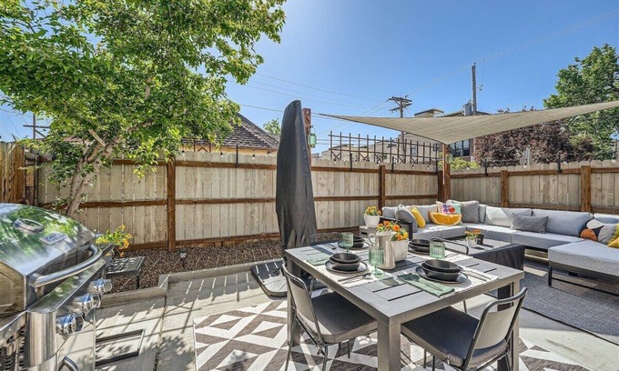 Washington Park West House | 2 Bed Sunny Retreat, Home Office, Backyard 30 Day
