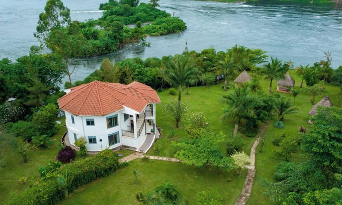 Jinja Apartment | 2 Bed Villa - Sleeps 6 - River Views, Garden, Wifi