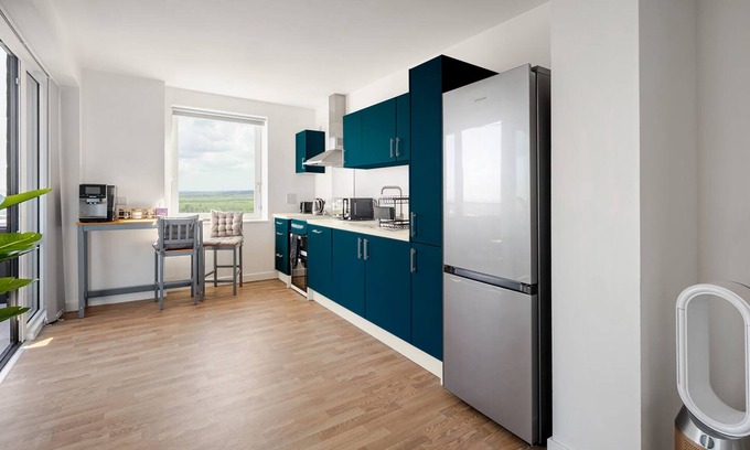 Barking Apartment | 2-Bed w/City Views | Near Landmarks, Shops & Tube