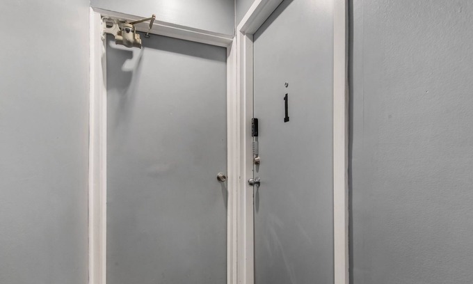 The Beaches Apartment | 2 Bed + Walk to Beach + Work Desk + TTC + Parking