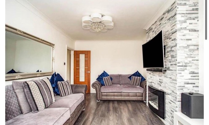 Leavesden Apartment | 2 Bed - walking distance to Harry Potter Studio