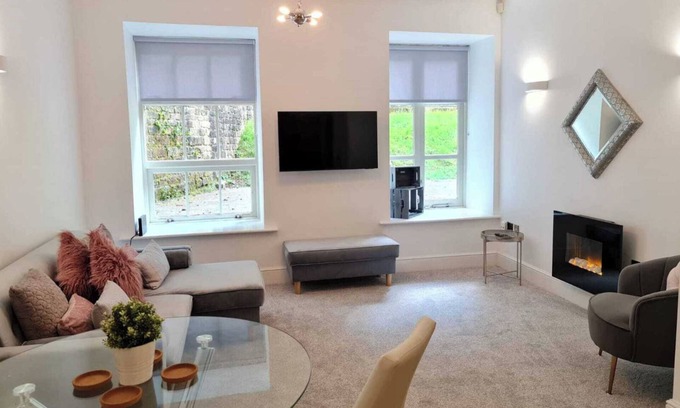 Sutton-in-Craven Apartment | 2 Bed Woodland Retreat - Garden & Free Parking
