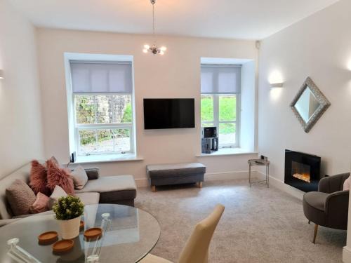Sutton-in-Craven Apartment | 2 Bed Woodland Retreat - Garden & Free Parking