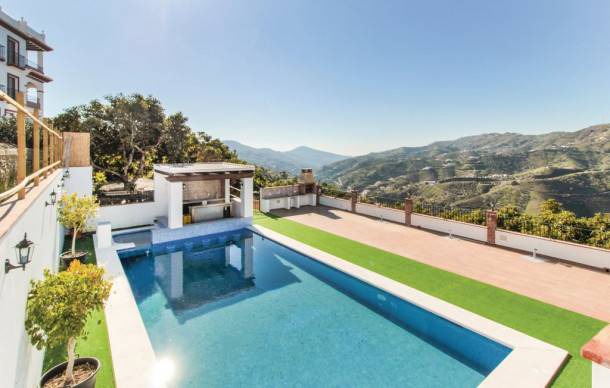 Canillas de Albaida House | 2 bedroom accommodation in Canillas de Albaida