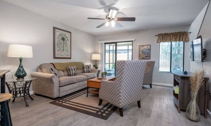 Gainesville Condo | 2 bedroom/1.5 bathroom condo Butler plaza