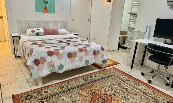 Roslyn Apartment | 2-bedroom, 1 Bath apartment in gorgeous Roslyn with backyard & Playground
