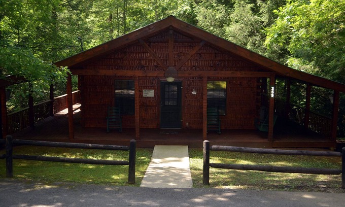 Oneida Cabin | 2 bedroom 1 bath cabin