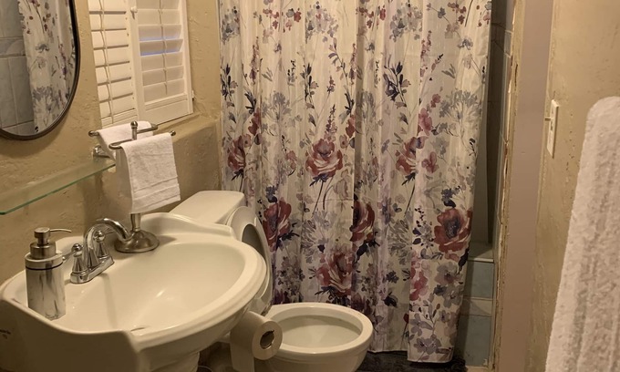Madera House | 2 bedroom 1 bath home. In the heart of madera.