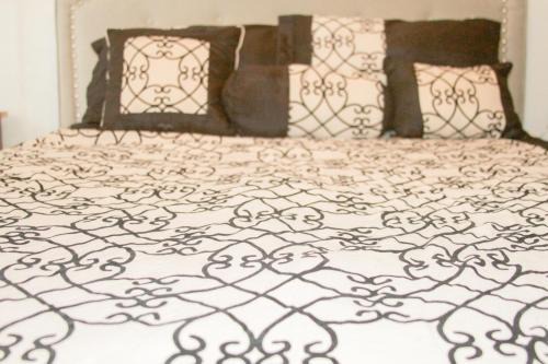 Sinajana Apartment | 2 BEDROOM/1 BATH ONLY 5 MINUTES AWAY FROM BANK OF HAWAII
