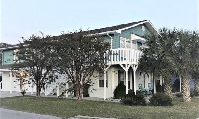 Kure Beach House | 2 Bedroom/1 Bath Roomy Ground Floor Unit 3 Blocks from Ocean/Pier/KB Pavilion