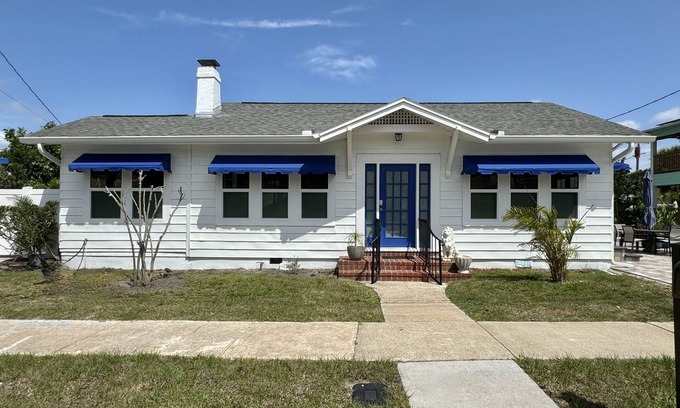 Tarpon Springs House | 2 Bedroom 1 Bath Historic Home in Tarpon Springs, FL