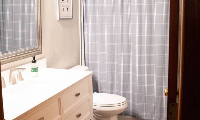 Bellevue House | 2 Bedroom, 1 Bathroom Convenient Green Bay Getaway