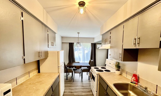 Port Alice Apartment | 2 Bedroom 1 Bathroom Apartment Bamboo View Pet Friendly* Best Location!