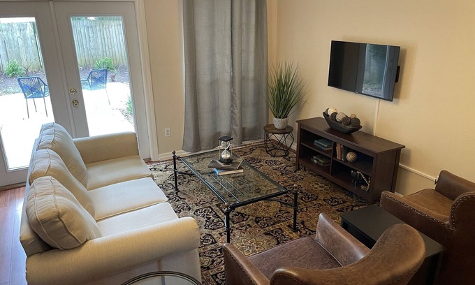 Tallahassee House | 2 Bedroom 2.5 Bath Near Tallahassee Memorial and Downtown