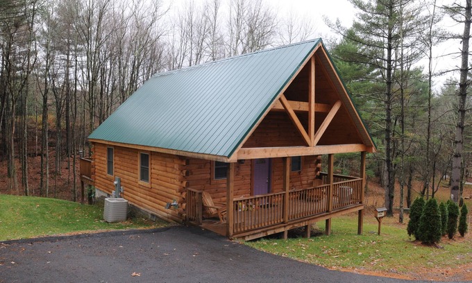 Blue Jay Cabin | 2 Bedroom 2 Bath Cabin