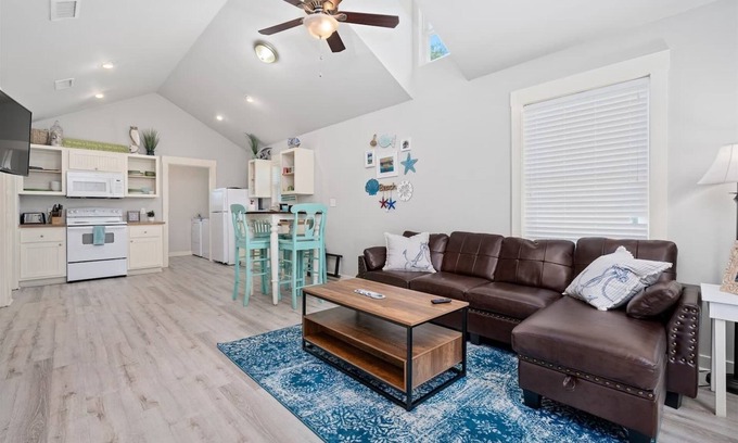 Rockport Cottage | 2 bedroom 2 bath cottage sleeps 6! Community Pool