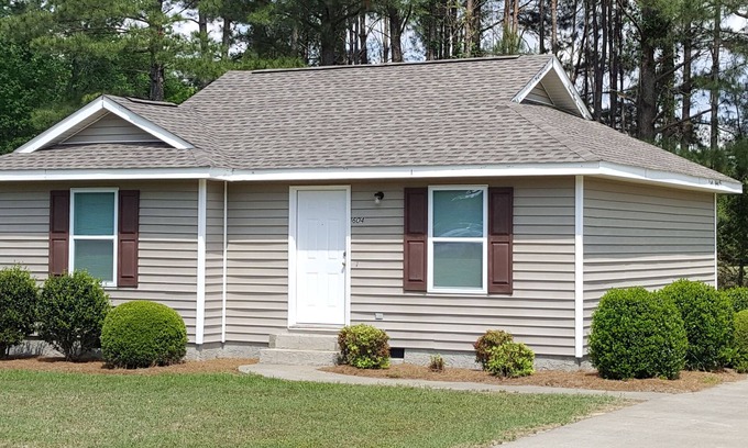 Dublin House | 2 bedroom 2 bath house on quiet street