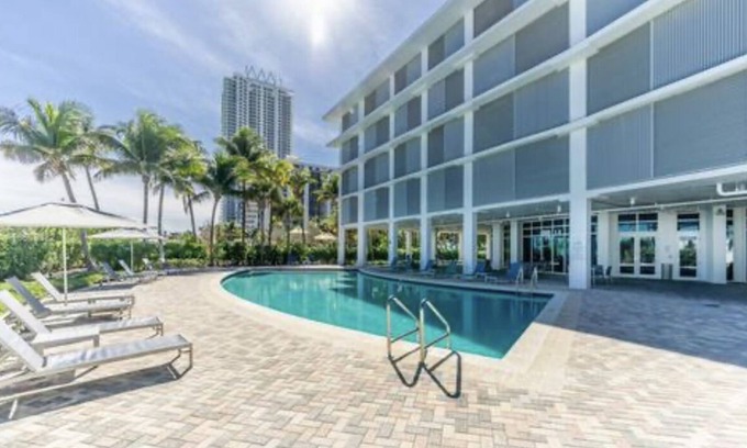 North Beach Condo | 2 Bedroom/2 Bath Modern Designer Lanai Condo on the Ocean in Miami Beach