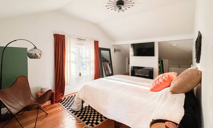 Royal Oak House | 2-bedroom 2 bath Oasis in Royal Oak with Office, Gym, WiFi