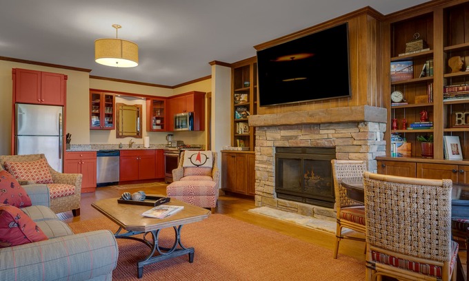Harbor Springs Cottage | 2 Bedroom-2 Bath Cottage Near Local Ski Resorts! Stay at True North Golf Club