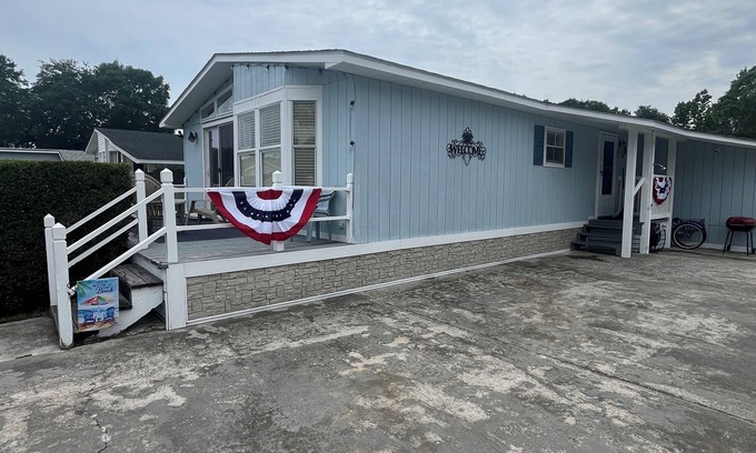 Garden City House | 2 bedroom 2 bath family vacation home comes with golf cart