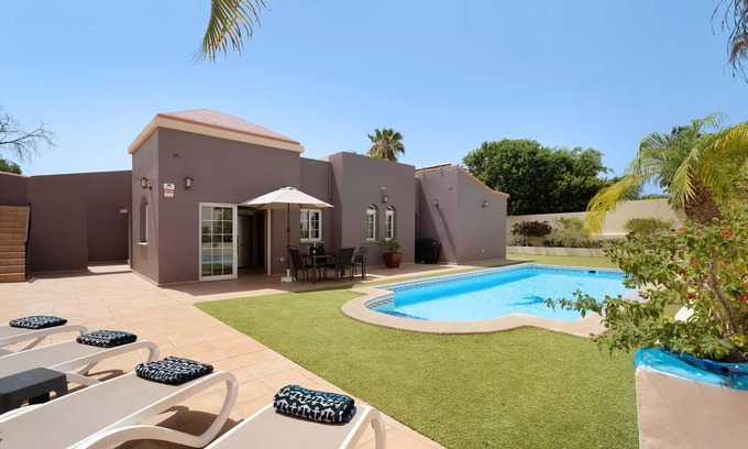 San Miguel de Abona Villa | 2 Bedroom 2 Bathroom Villa With Heated Pool And Uk Tv & Air Conditioning.