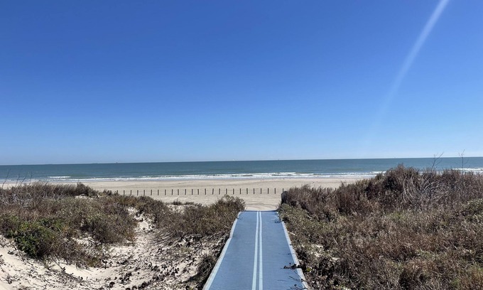 Port Aransas Condo | 2 bedroom 2 bathroom condo at Sea Isle Village with beach access and gulf view.