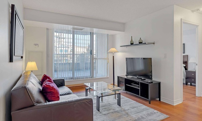 Downtown Mississauga Apartment | 2 Bedroom/2 Bathroom Suite