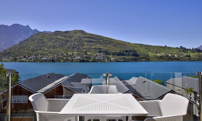Queenstown Apartment | 2 bedroom 2 bathroom apartment