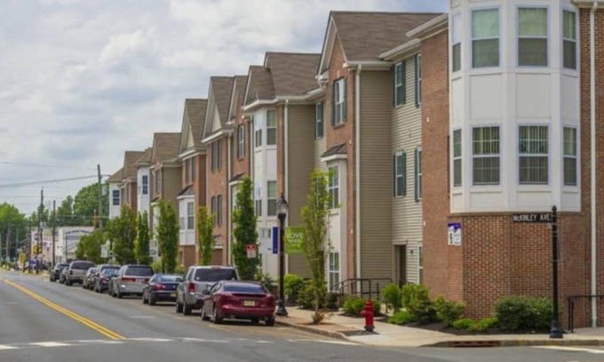Carteret Apartment | 2 bedroom 2 bathroom 1700 square feet 20 miles from New York City.