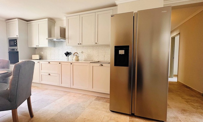Vaugines Apartment | 2 Bedroom, 2 Bathroom Apartment near Lourmarin - Apartment 1