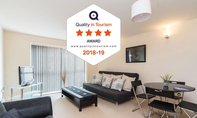 Derby Apartment | 2 bedroom, 2 bathroom apartment close to Derby Cathedral Quarter with parking.