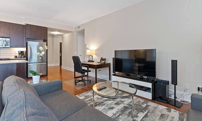 Mount Pleasant West Apartment | 2 Bedroom/2 Bathroom Deluxe Suite