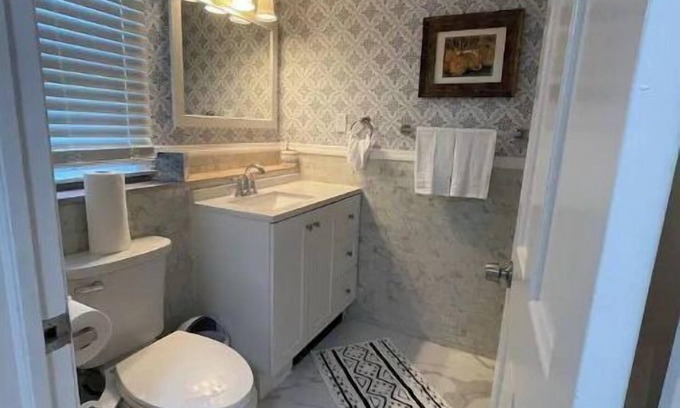 Teaneck House | 2 bedroom 2 bathroom entire apartment near NYC
