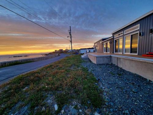 Bonavista House | 2 Bedroom 2 Bathroom Oceanfront Oasis