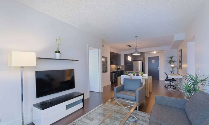 Mount Pleasant West Apartment | 2 Bedroom/2 Bathroom Suite