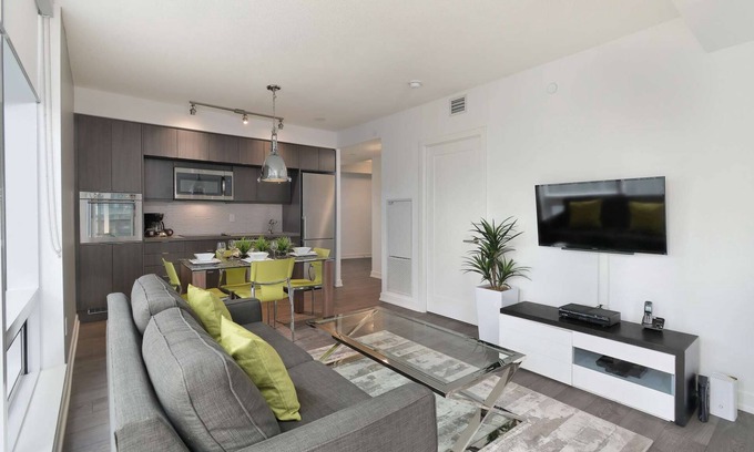 Toronto Entertainment District Apartment | 2 Bedroom/2 Bathroom Suite