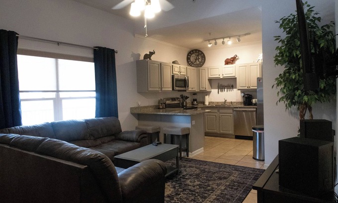 Tuscaloosa Condo | 2 bedroom/2 bathroom blocks from the stadium!