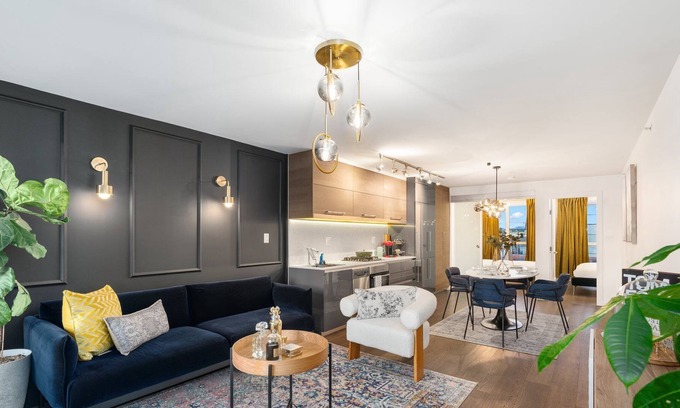 Chinatown Apartment | 2 Bedroom + 2 Full Bathroom trendy Apartment