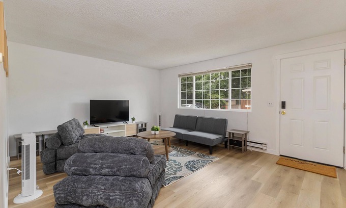 Picnic Point-North Lynnwood House | 2 bedroom, 3 bed Lynnwood home - Quiet and Convenient